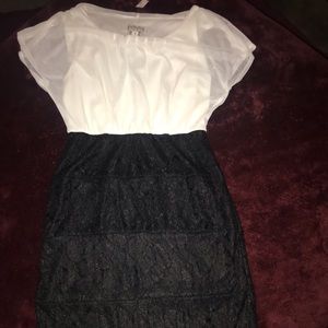 En focus studio black and white dress